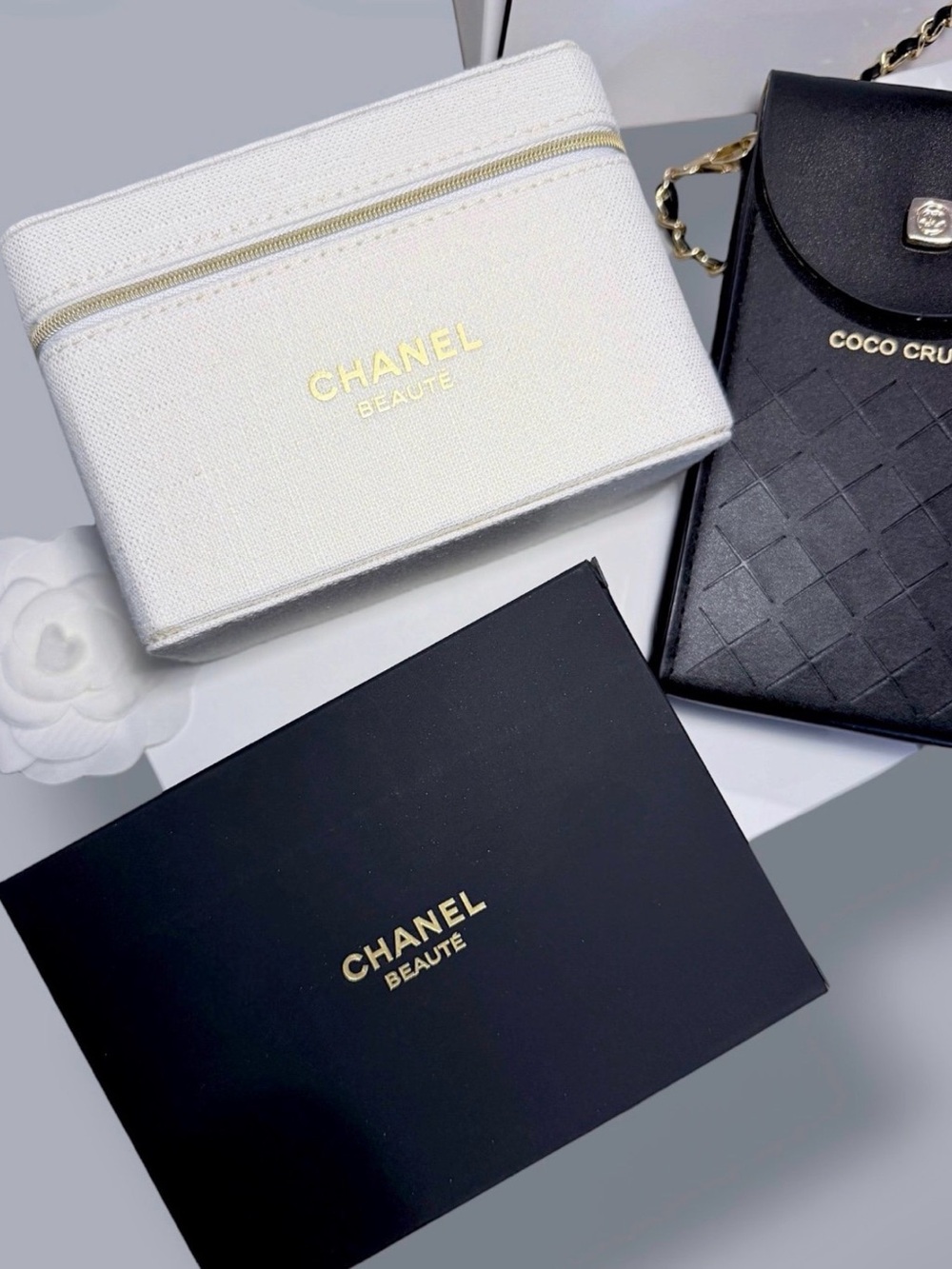 Chanel GWP Items Coco Crush Black Leather Crossbody Phone Pouch - Picture 13 of 14